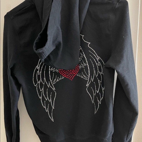 Black hoodie with angel wings with heart - Picture 3 of 4